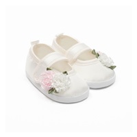 Kojenecké saténové capáčky New Baby Ivory Flowers 0-3 m