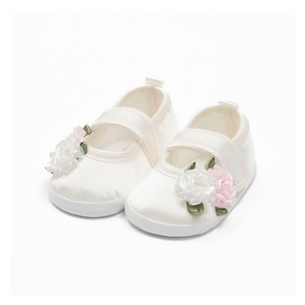 Kojenecké saténové capáčky New Baby Ivory Flowers 6-12 m