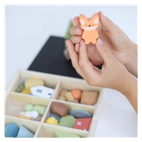 Dřevěná Montessori sada 40 figurek Les